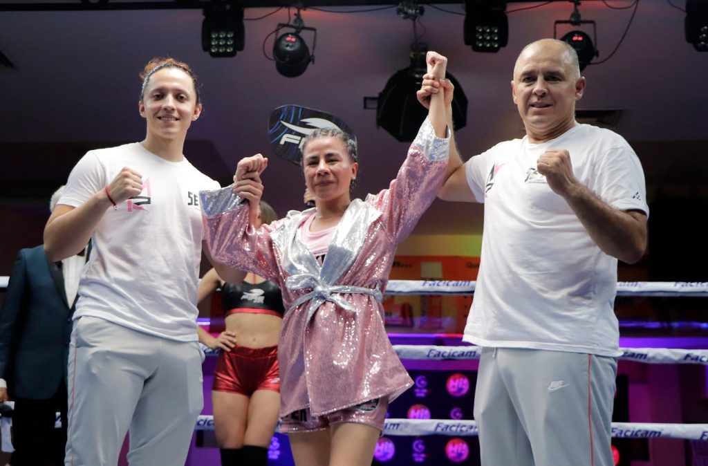 Montserrat Alarcón y Chiquita Nolasco lucen y triunfan en “Reinas del ring”