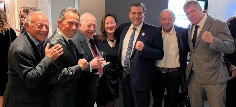 Mauricio Sulaimán recibe en Nueva York reconocimiento por su apoyo a la comunidad Latina