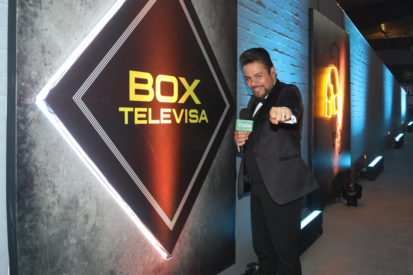 ÉDGAR ALEJANDRE: LA VOZ OFICIAL DEL BOXEO