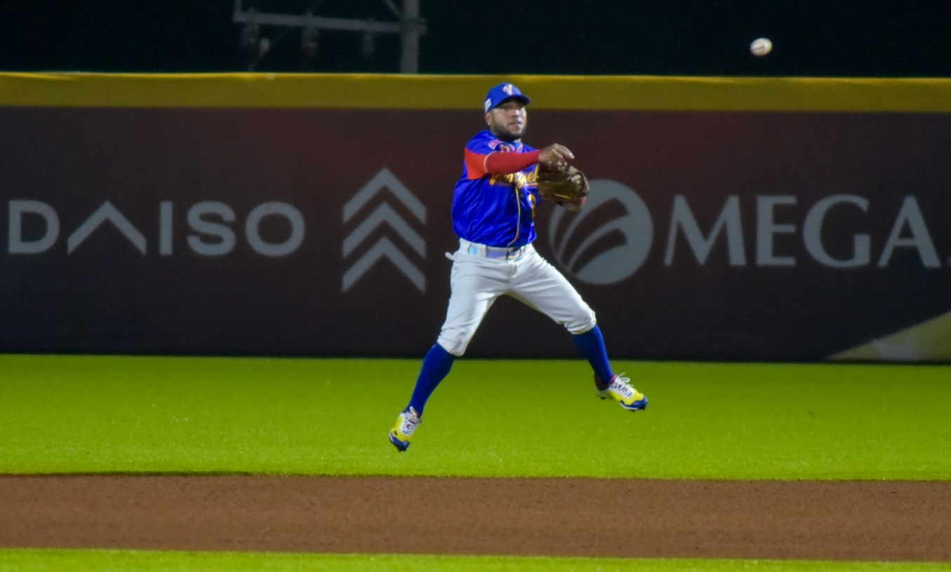 VENEZUELA Nuevo Líder en el Premier 12 de Béisbol Mundial